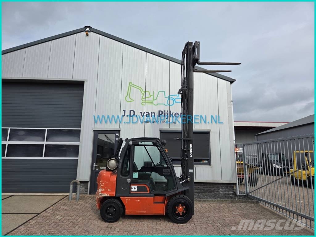 Nissan UGD02A32PQ 3.2t LPG triplex4.3m+sideshift+215cm Propan trucker