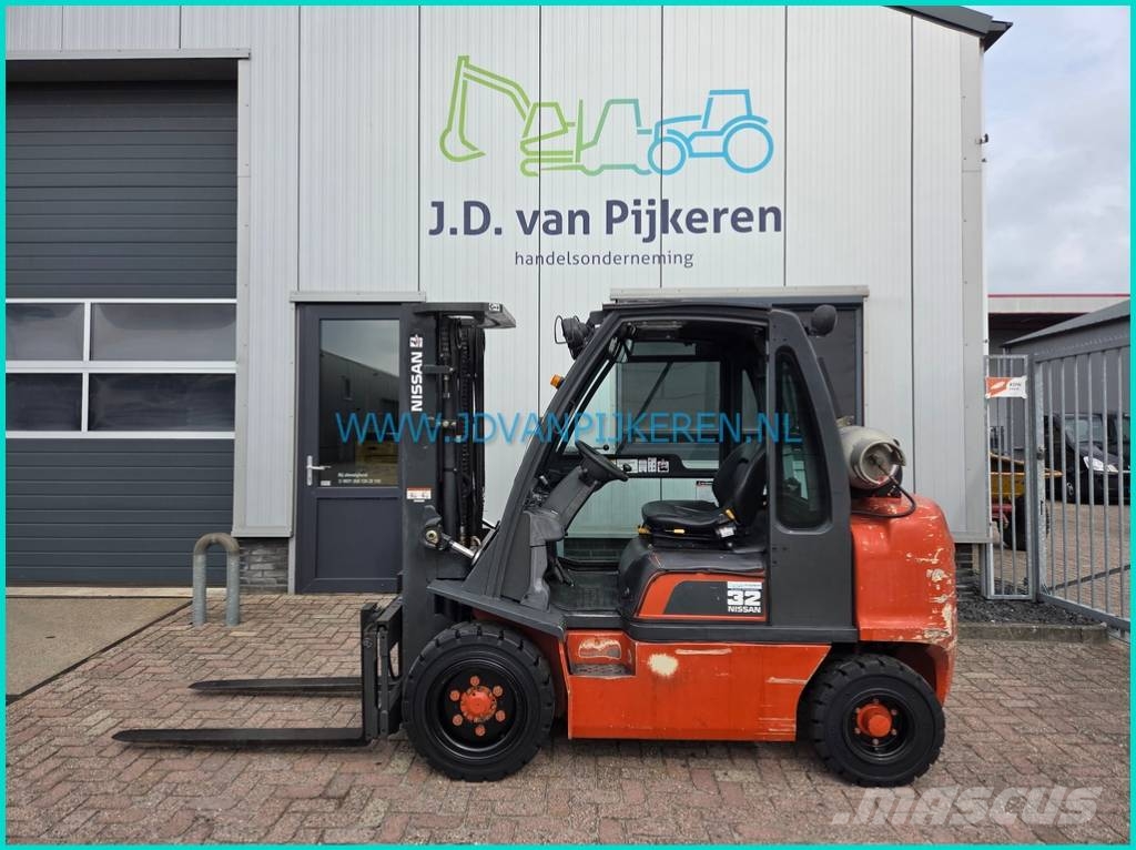 Nissan UGD02A32PQ 3.2t LPG triplex4.3m+sideshift+215cm Propan trucker