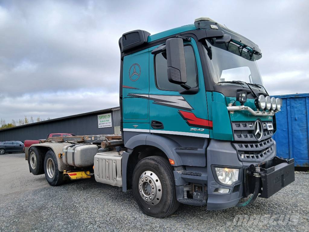 Mercedes-Benz Arocs 2542 aurapusk.,alaterä vl-laite EURO6 Tienhoitoautot