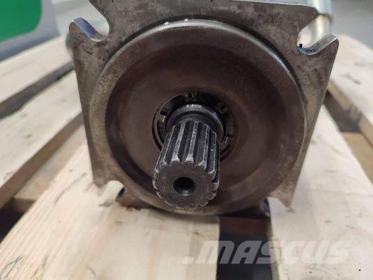 Manitou MLT (226015) hydraulic pump Hydraulics
