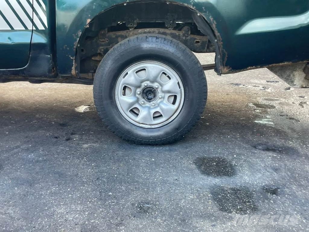 Toyota Hilux D-4D 4X4 DOUBLE CAB Airco Good Condition Carros