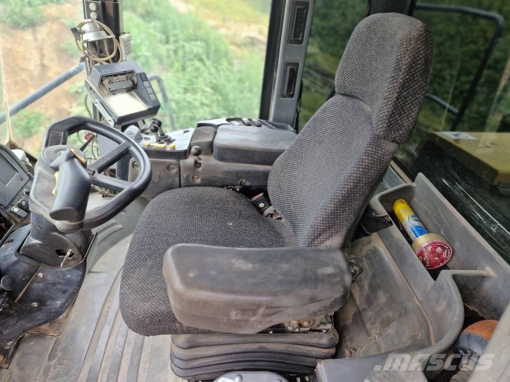 CAT CAT966H Kolové nakladače