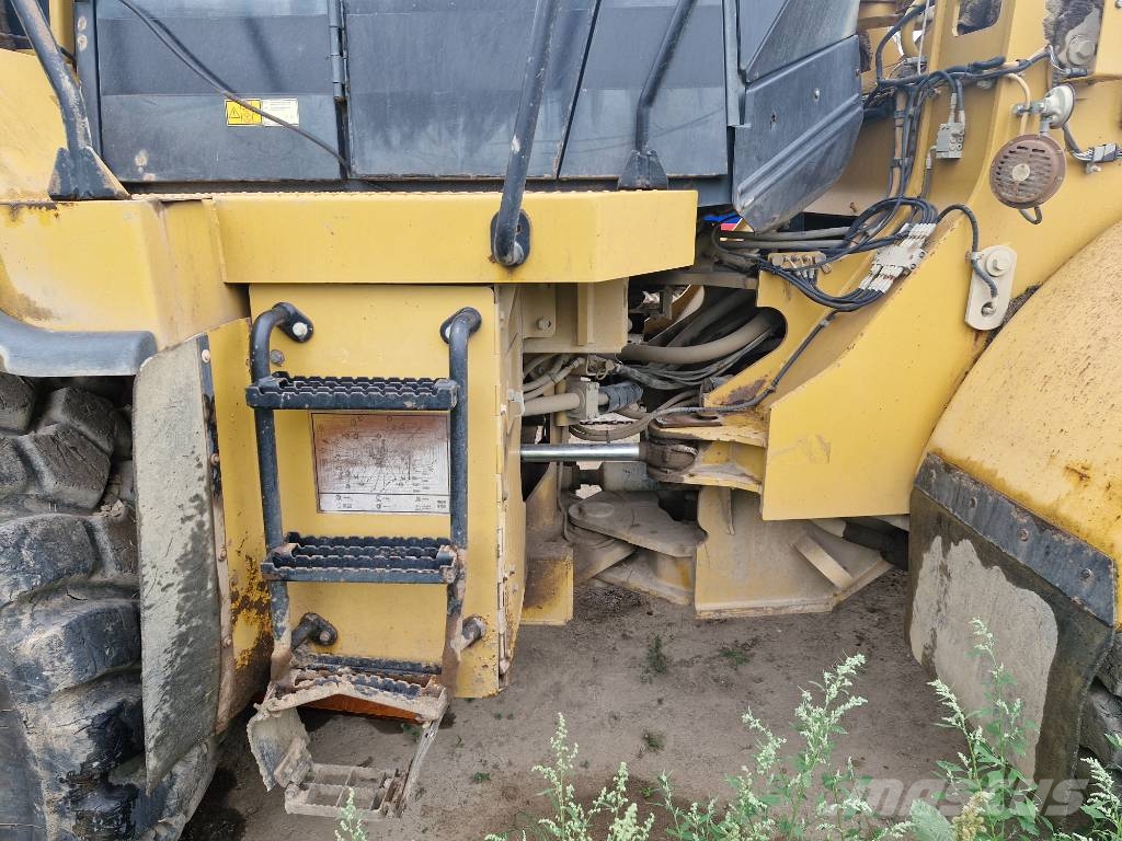 CAT CAT966H Kolové nakladače