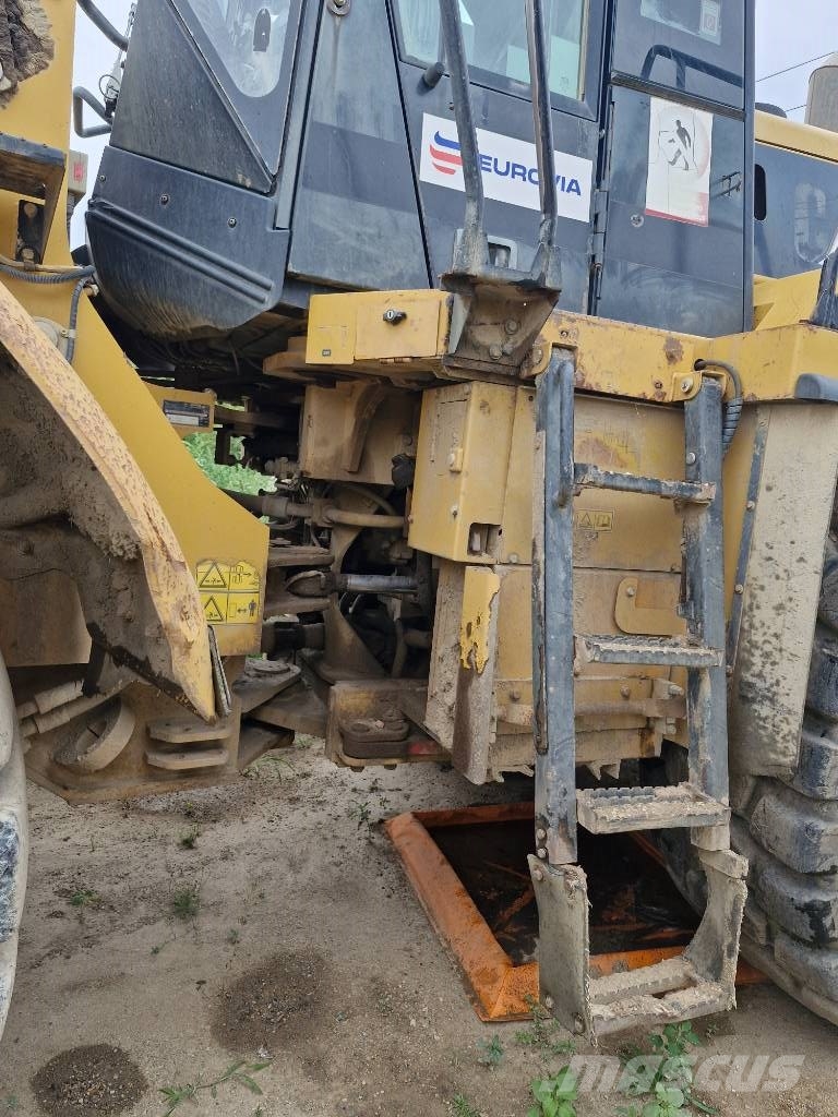 CAT CAT966H Kolové nakladače