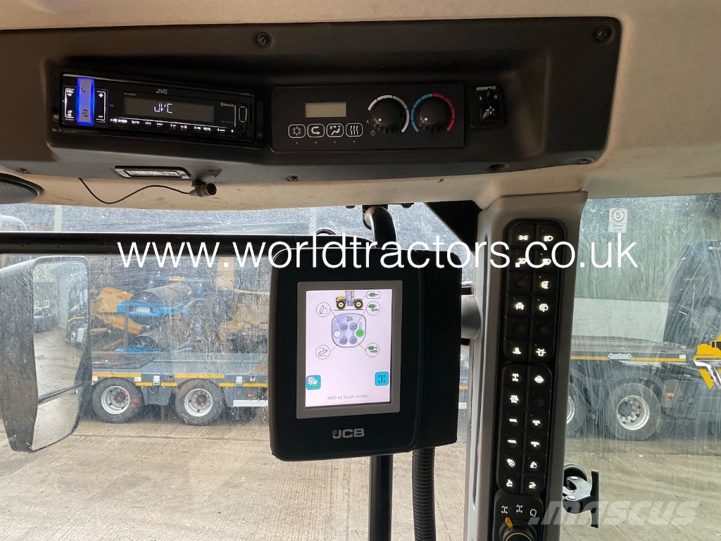 JCB Fastrac 4220 الجرارات