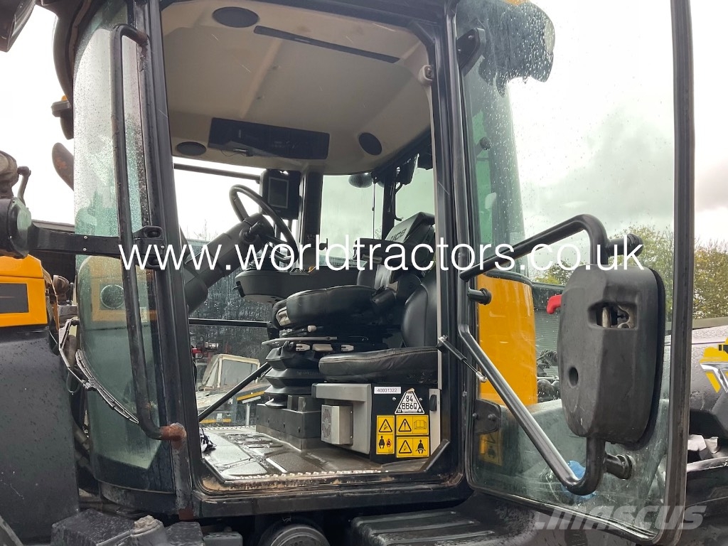 JCB Fastrac 4220 الجرارات