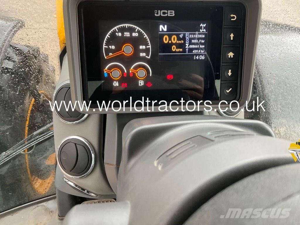 JCB Fastrac 4220 الجرارات