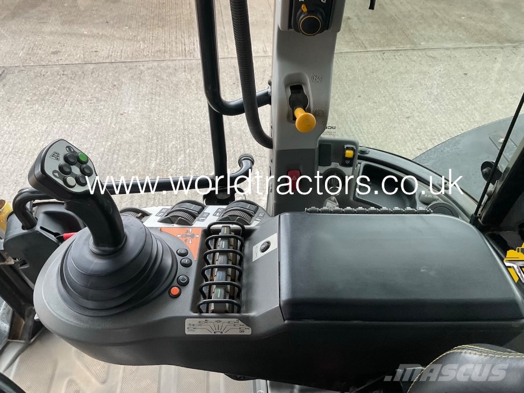 JCB Fastrac 4220 الجرارات