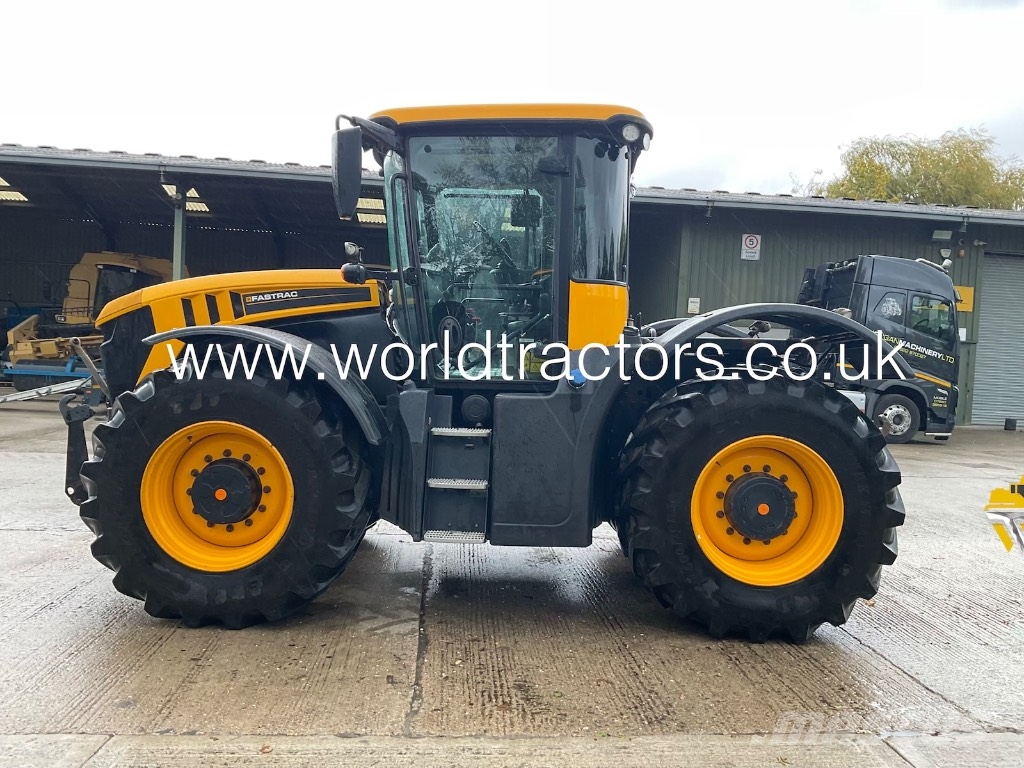 JCB Fastrac 4220 الجرارات