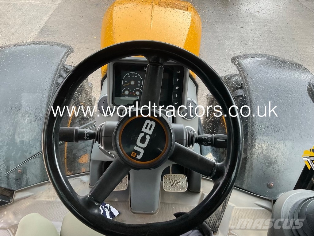 JCB Fastrac 4220 الجرارات