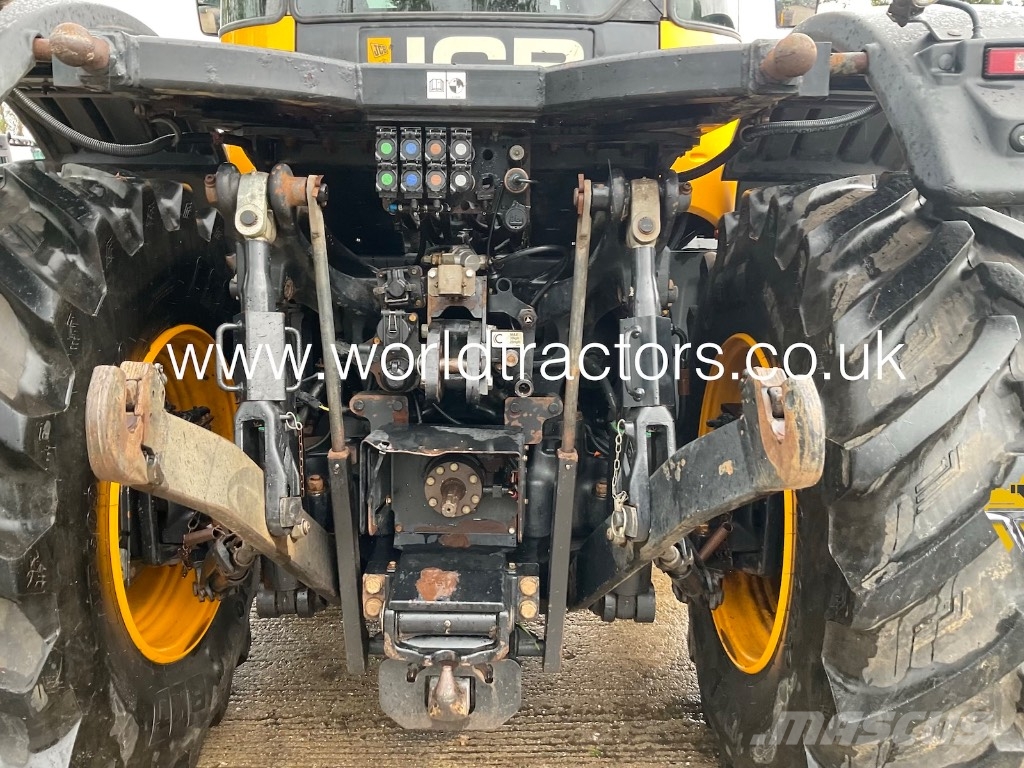 JCB Fastrac 4220 الجرارات