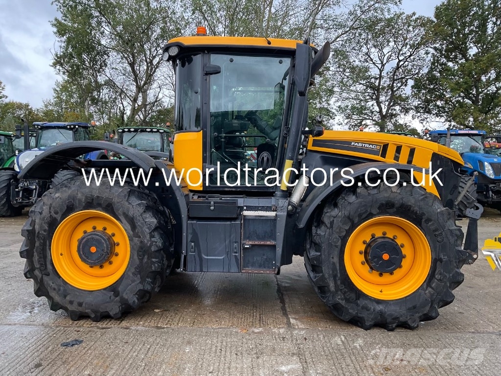 JCB Fastrac 4220 الجرارات
