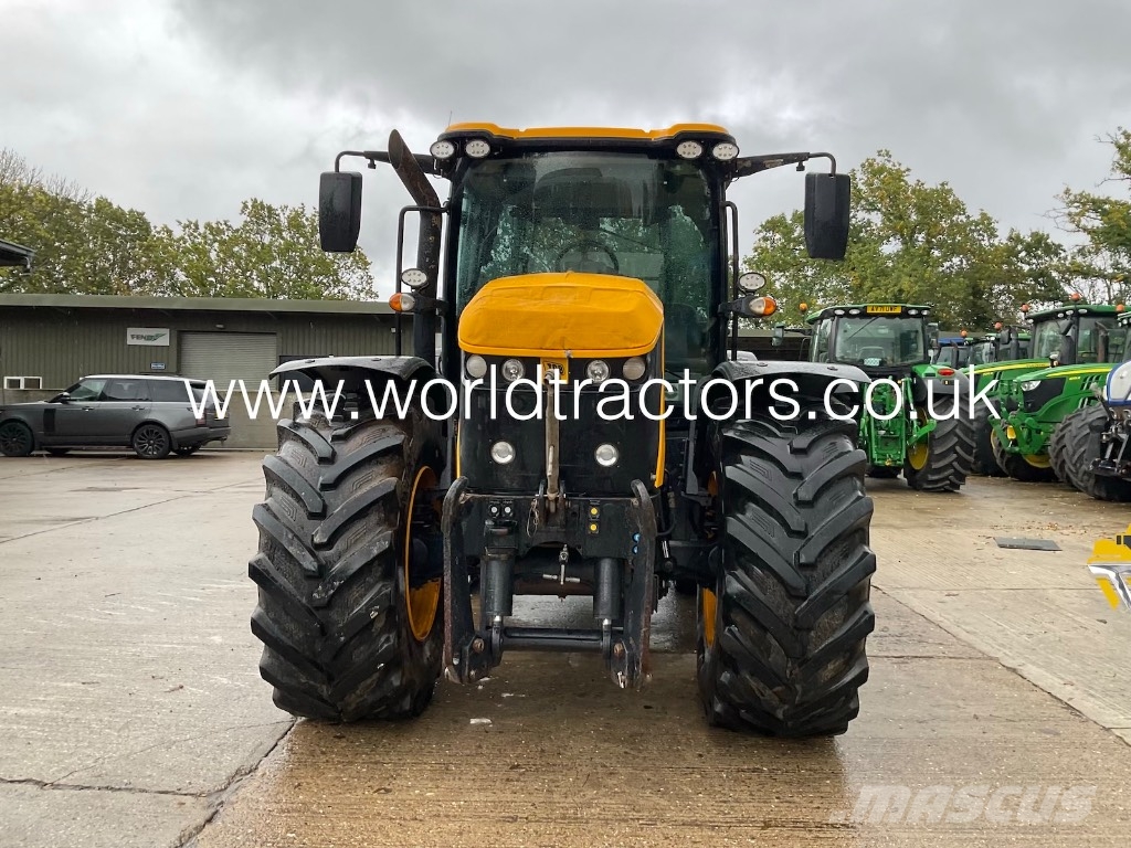 JCB Fastrac 4220 الجرارات