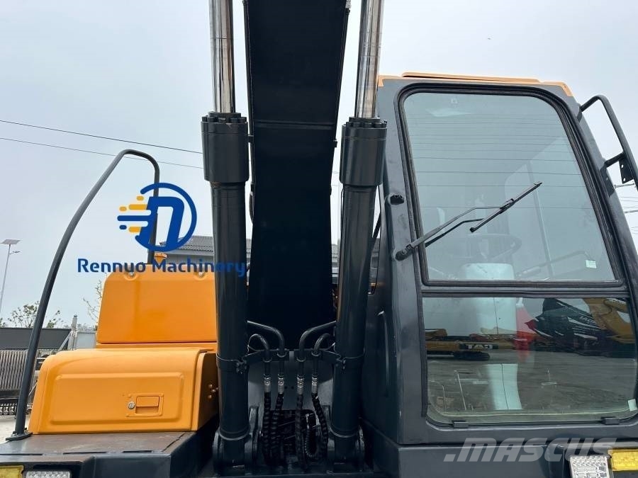 Hyundai 150W-9 Wheeled excavators