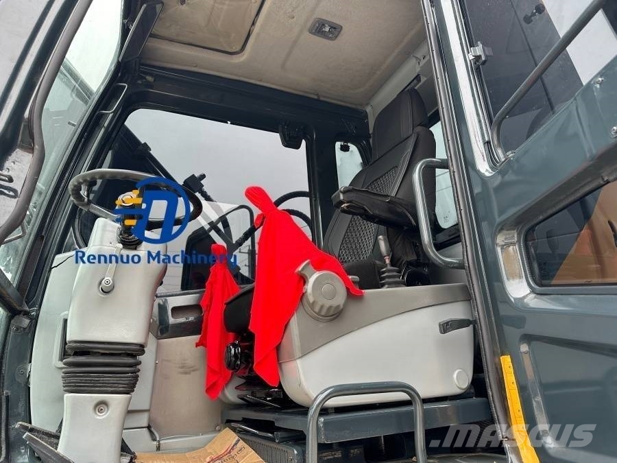 Hyundai 150W-9 Wheeled excavators