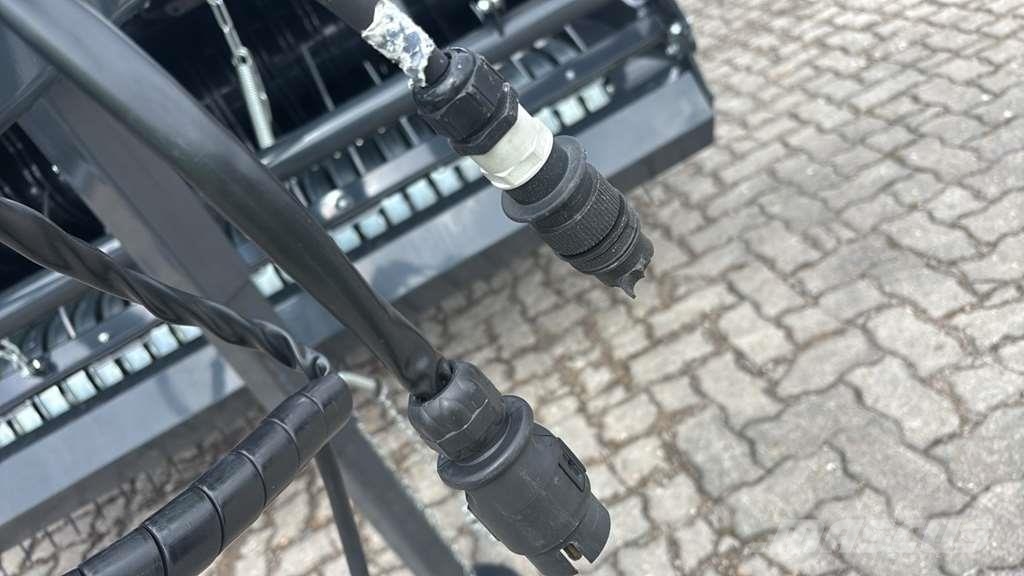 Deutz-Fahr Fixmaster 330 Opticut 14 محزمات مستديرة