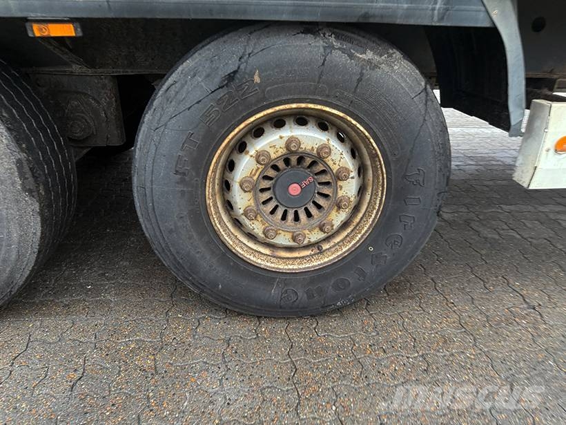 Krone 3 axle Curtainsider / Planenauflieger Semi-reboques com cortinas laterais
