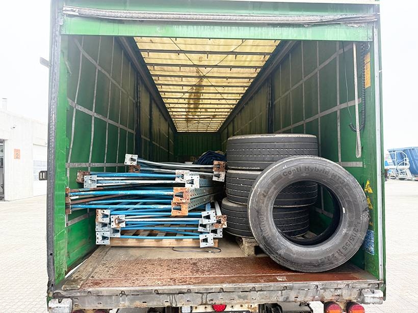 Krone 3 axle Curtainsider / Planenauflieger Semi-reboques com cortinas laterais