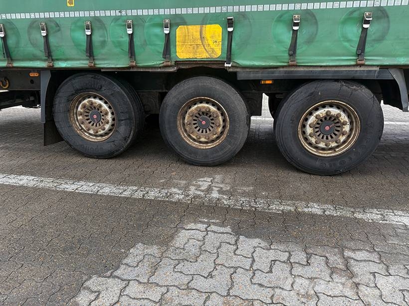 Krone 3 axle Curtainsider / Planenauflieger Semi-reboques com cortinas laterais