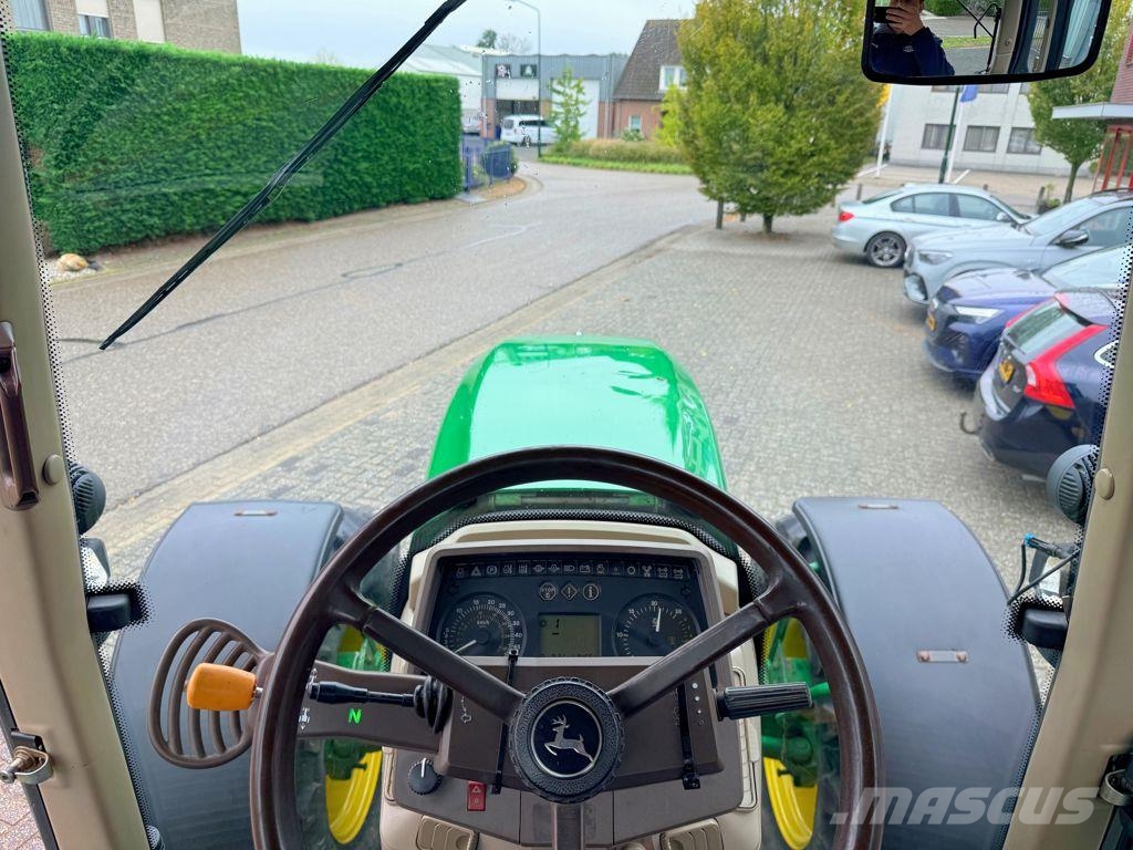 John Deere 6920 PowrQuad Tractoren
