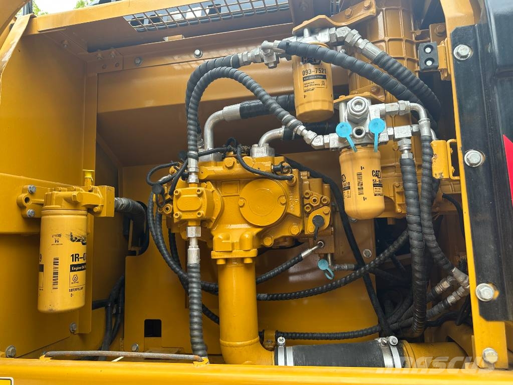 CAT 325D2L 3000 units excavators in stock Raupenbagger