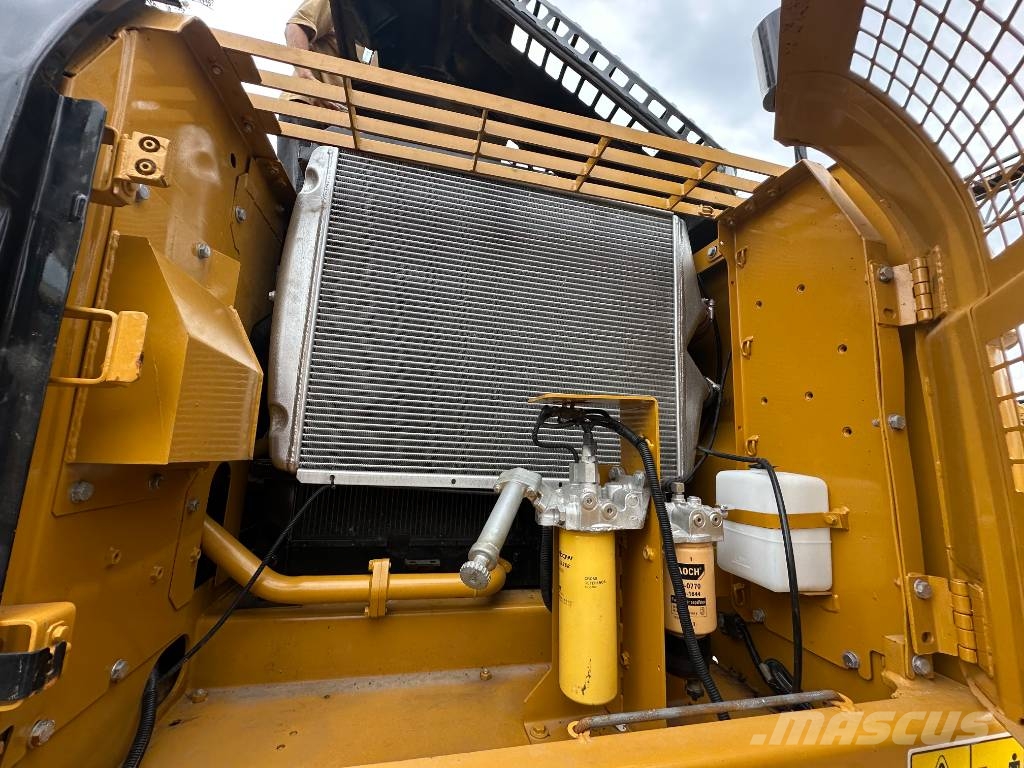 CAT 325D2L 3000 units excavators in stock Raupenbagger