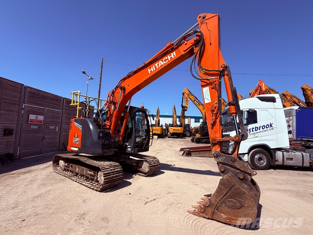 Hitachi ZX 135 US-7 حفارات زحافة
