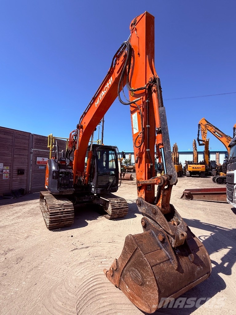 Hitachi ZX 135 US-7 حفارات زحافة