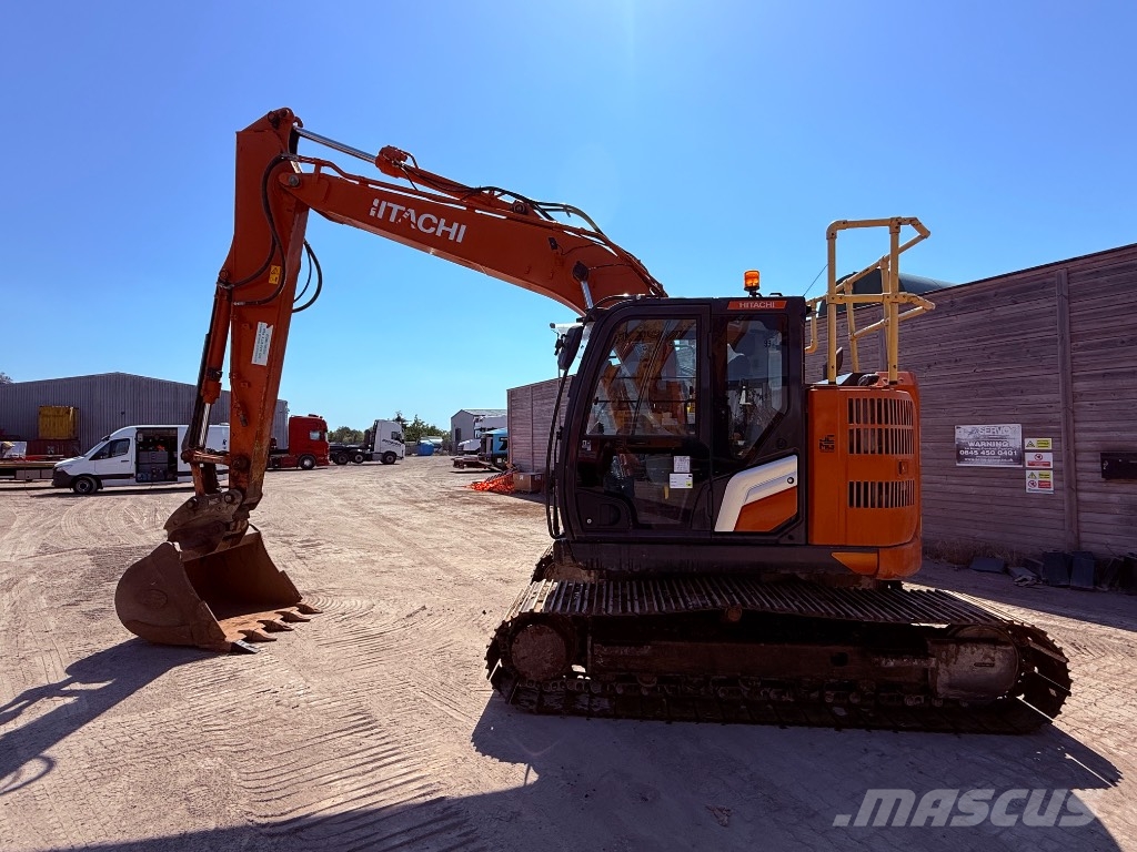 Hitachi ZX 135 US-7 حفارات زحافة