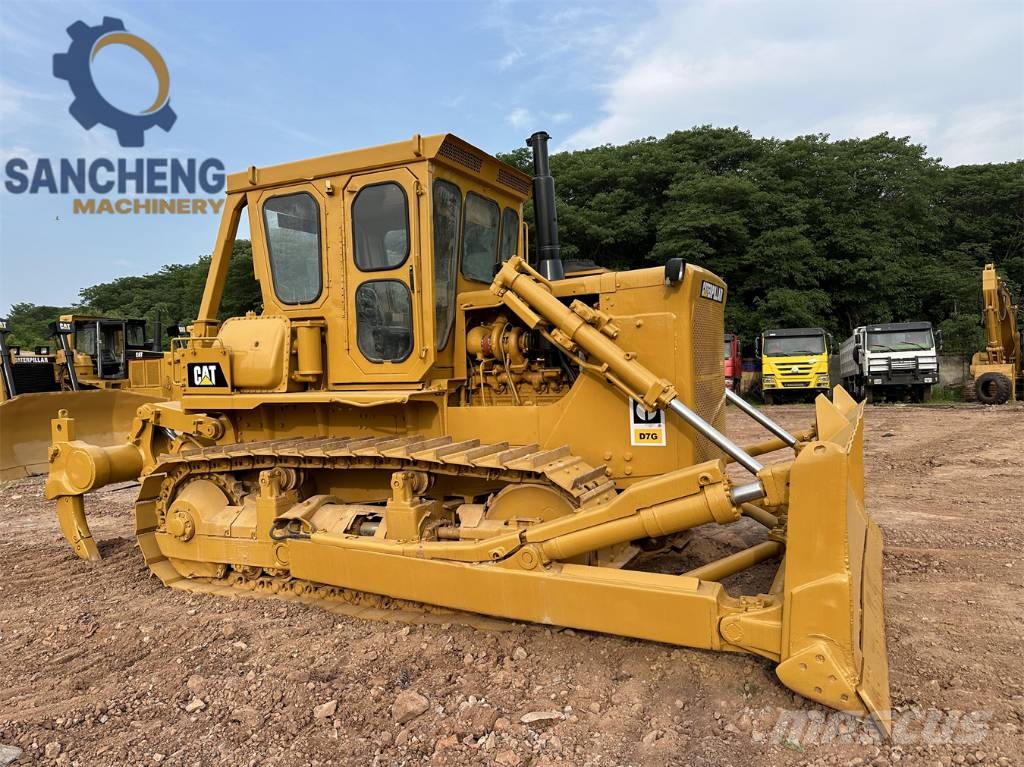 CAT D7G بلدوزرات مجنزرة