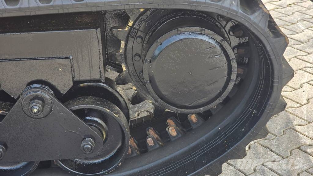 Morooka MST 800 E عربات نقل قلابة مجنزرة