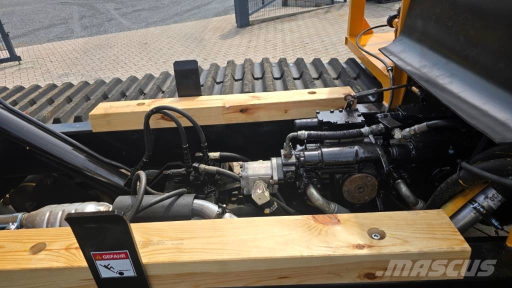 Morooka MST 800 E عربات نقل قلابة مجنزرة