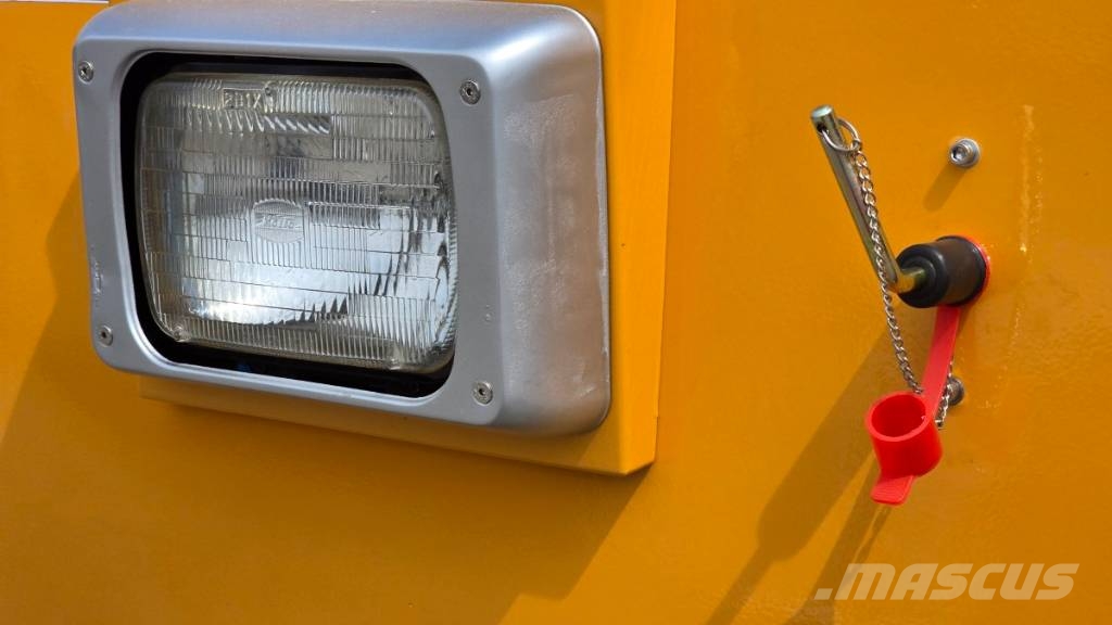 Morooka MST 800 E عربات نقل قلابة مجنزرة