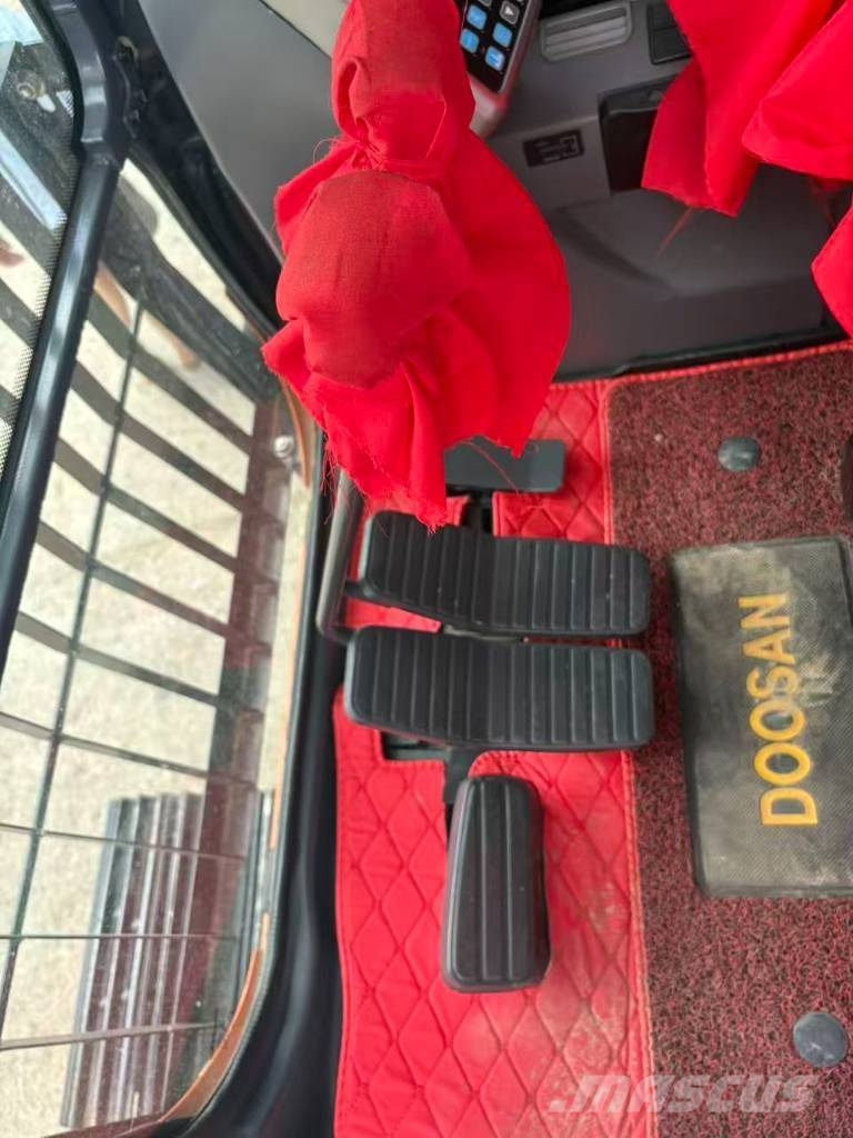 Doosan DX 225 LCA Közepes (midi) kotrók 7 t - 12 t