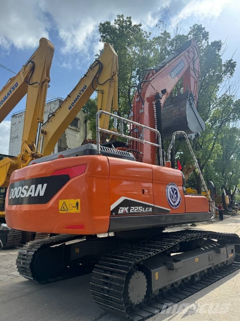 Doosan DX 225 LCA Közepes (midi) kotrók 7 t - 12 t