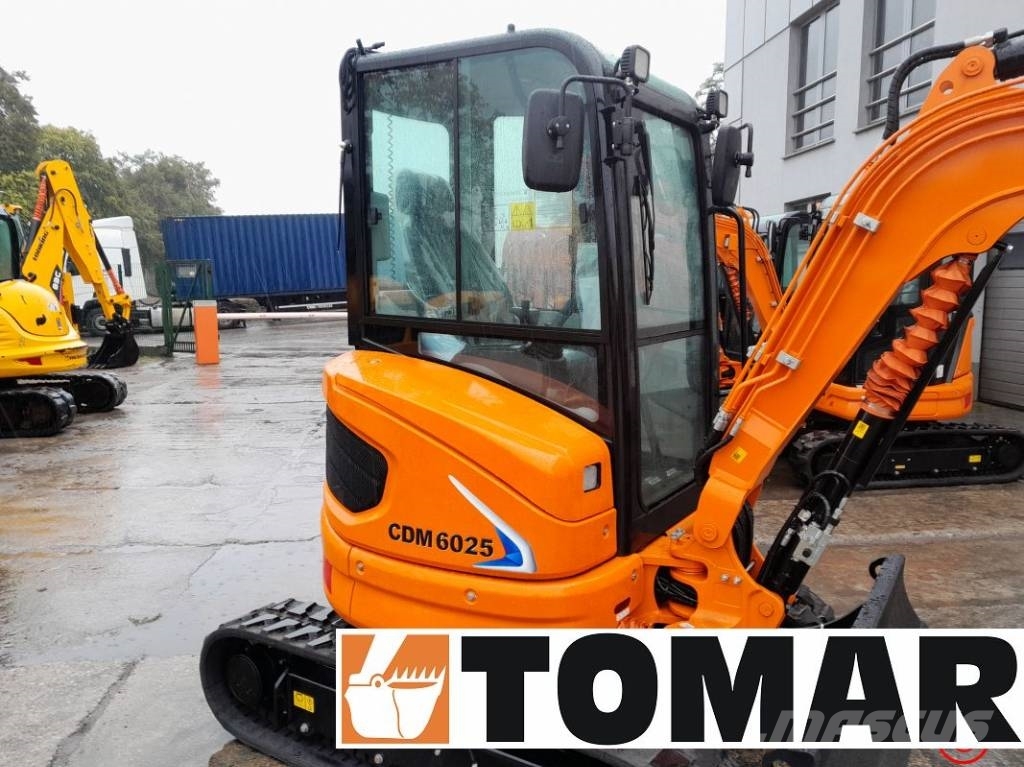 Lonking CDM 6025 履带挖掘机