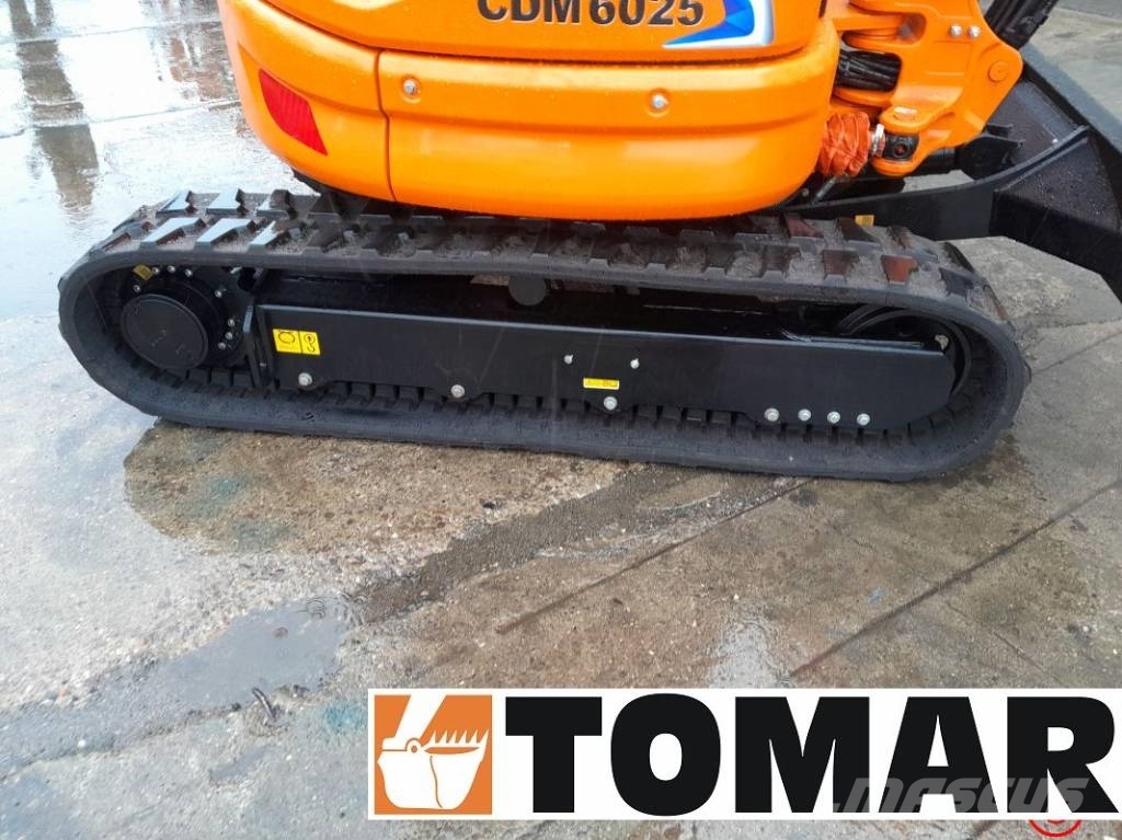 Lonking CDM 6025 履带挖掘机