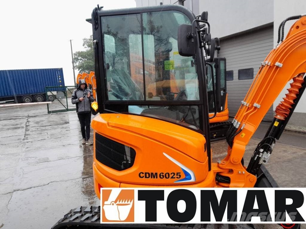 Lonking CDM 6025 履带挖掘机