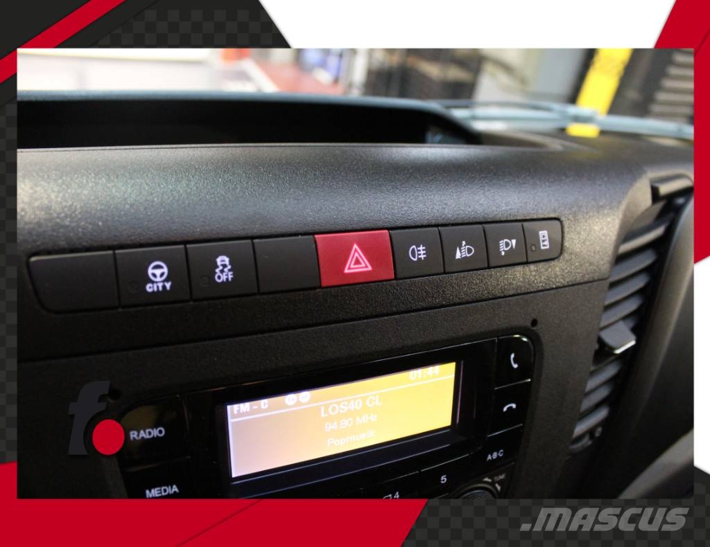 Iveco Daily CARROZADO CON PLATAFORMA ELEVADORA Camiones plataforma