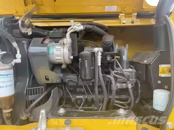Komatsu PC70-8 中型挖掘机