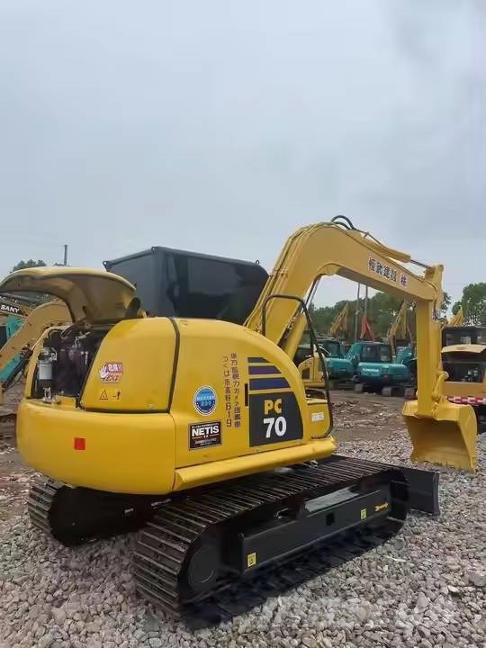 Komatsu PC70-8 中型挖掘机
