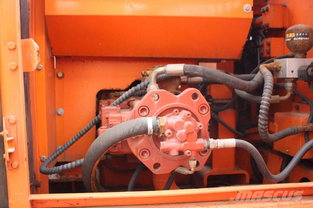 Doosan 220 LC-7 大型油圧ショベル12t以上（パワーショベル・ユンボ）