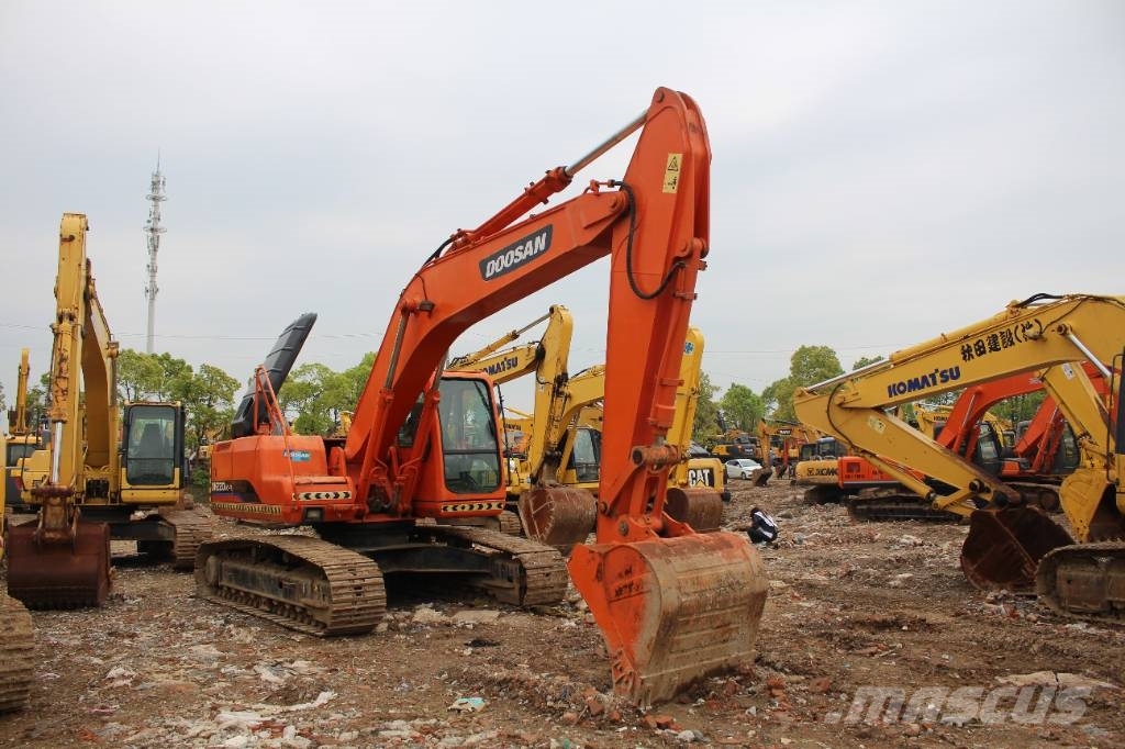 Doosan 220 LC-7 大型油圧ショベル12t以上（パワーショベル・ユンボ）