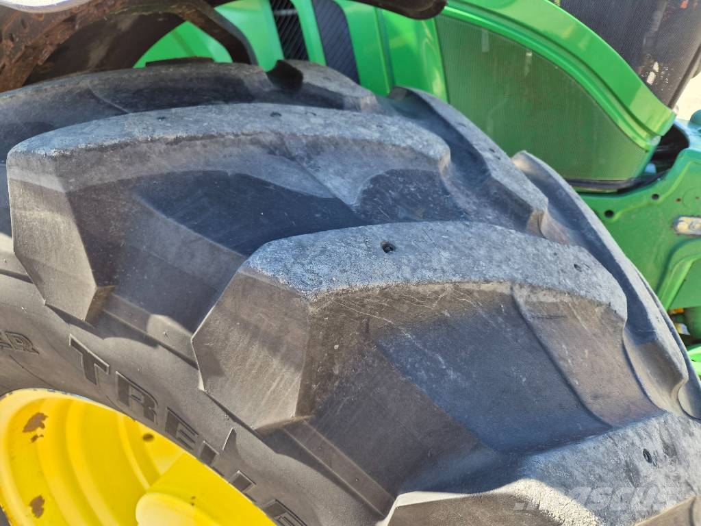 John Deere 6250 R الجرارات