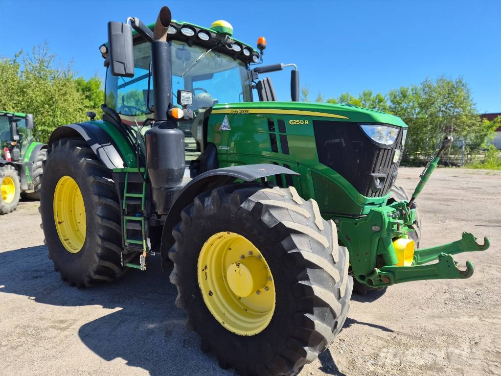 John Deere 6250 R الجرارات