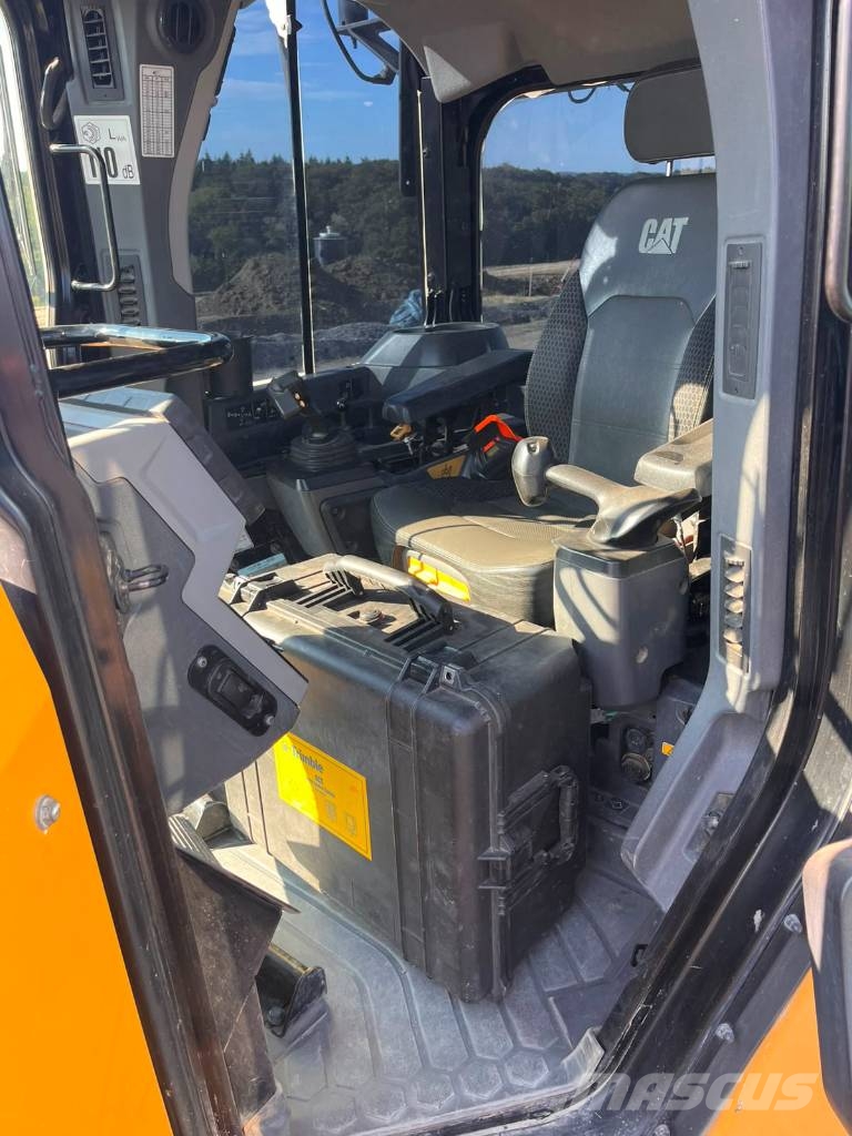 CAT D5 -17 LGP Pásové dozéry