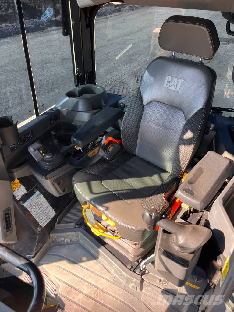 CAT D5 -17 LGP Pásové dozéry