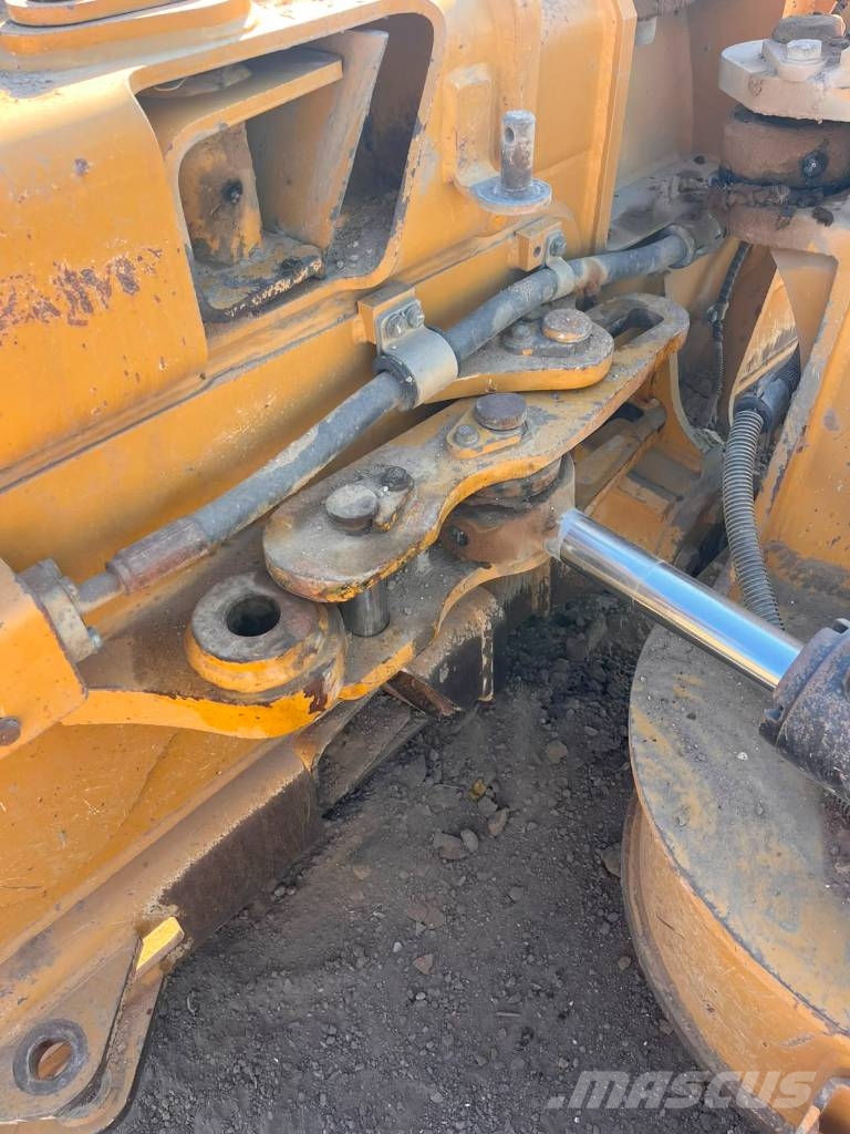 CAT D5 -17 LGP Pásové dozéry