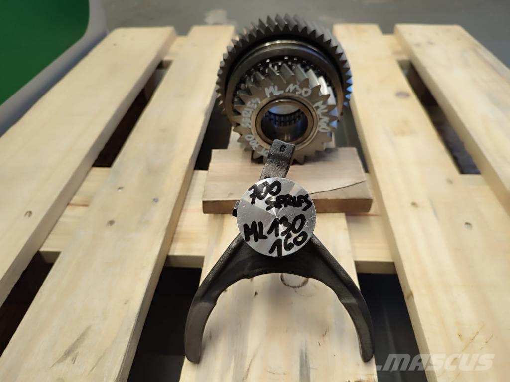 Fendt Sprocket with fork M716100080300 Fendt 700 Series Ülekandemehhanism