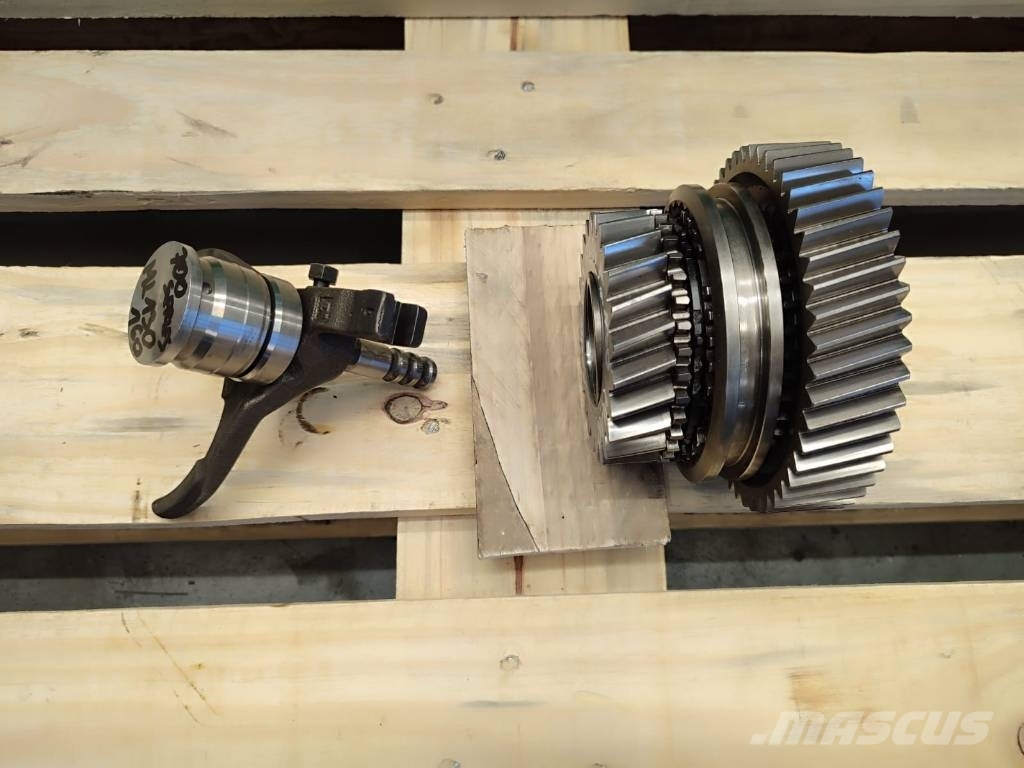 Fendt Sprocket with fork M716100080300 Fendt 700 Series Ülekandemehhanism